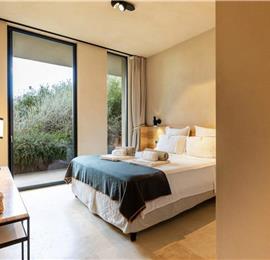 4 bedroom villa with infinity pool and sea views near Noto, Sicily, sleeps 8